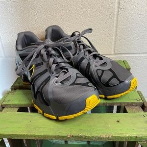 Nike live strong shox